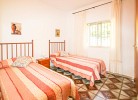 Schlafzimmer mit zwei Einzelbetten