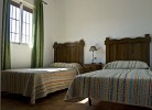 Schlafzimmer mit zwei Einzelbetten 2