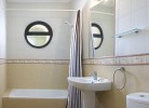 Bad mit Badewanne