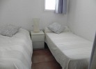 Schlafzimmer mit zwei Einzelbetten