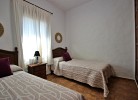 Schlafzimmer mit zwei Einzelbetten 1