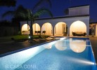 Pool im Dunkeln