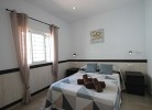 Schlafzimmer mit Ehebett