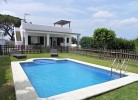 Außenansicht Pool und Ferienhaus