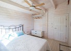 Schlafzimmer mit Doppelbett 2