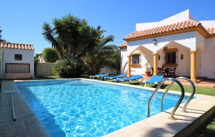 Pool und Haus