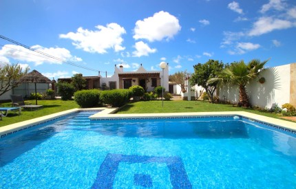 Pool und Haus
