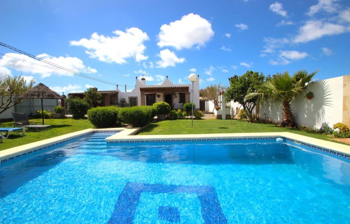 Pool und Haus