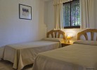Schlafzimmer mit zwei Einzelbetten