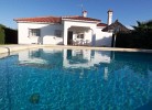 Pool und Haus Außenansicht