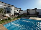 Pool + Tumbona