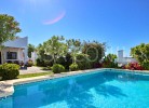 Pool und Haus
