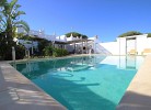 Außenansich Pool und Haus
