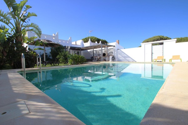 Außenansich Pool und Haus