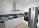 Küche mit Kühlschrank