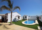 Poolbereich und Haus
