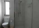 Badezimmer mit Dusche