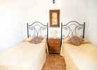Schlafzimmer mit zwei Einzelbetten 2