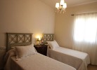 Schlafzimmer mit zwei Einzelbetten
