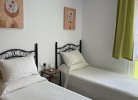 Schlafzimmer mit zwei Einzelbetten