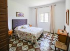 Schlafzimmer mit Doppelbett