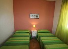 Schlafzimmer mit zwei Einzelbetten 1