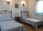 Schlafzimmer mit zwei Einzelbetten