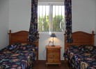 Schlafzimmer mit zwei Einzelbetten 2