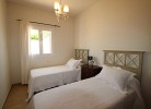 Shlafzimmer mit zwei EInzelbetten