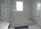 Badezimmer mit Badewanne 