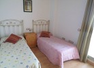 Schlafzimmer mit zwei Einzelbetten