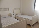Schlafzimmer mit zwei Einzelbetten