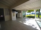 Blick in den Garten und Pool
