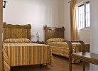 Schlafzimmer mit zwei Einzelbetten