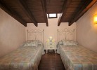 Schlafzimmer mit zwei Einzelbetten