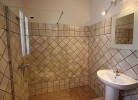 Badezimmer mit Dusche