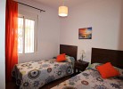 Schlafzimmer mit zwei Einzelbetten