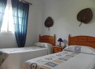 Schlafzimmer mit zwei Einzelbetten
