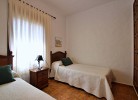 Schlafzimmer mit zwei Einzelbetten 2