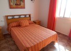 Schlafzimmer mit zwei Einzelbetten