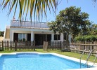 Außenansicht Haus und Pool